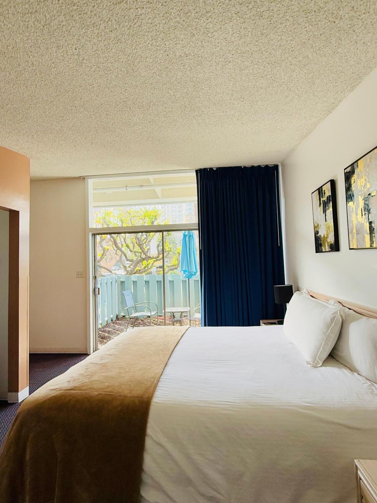 Foghorn Harbor Inn Marina del Rey Exterior photo